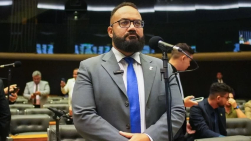 Deputado do PL entra com ação para suspender evento do MST em Salvador