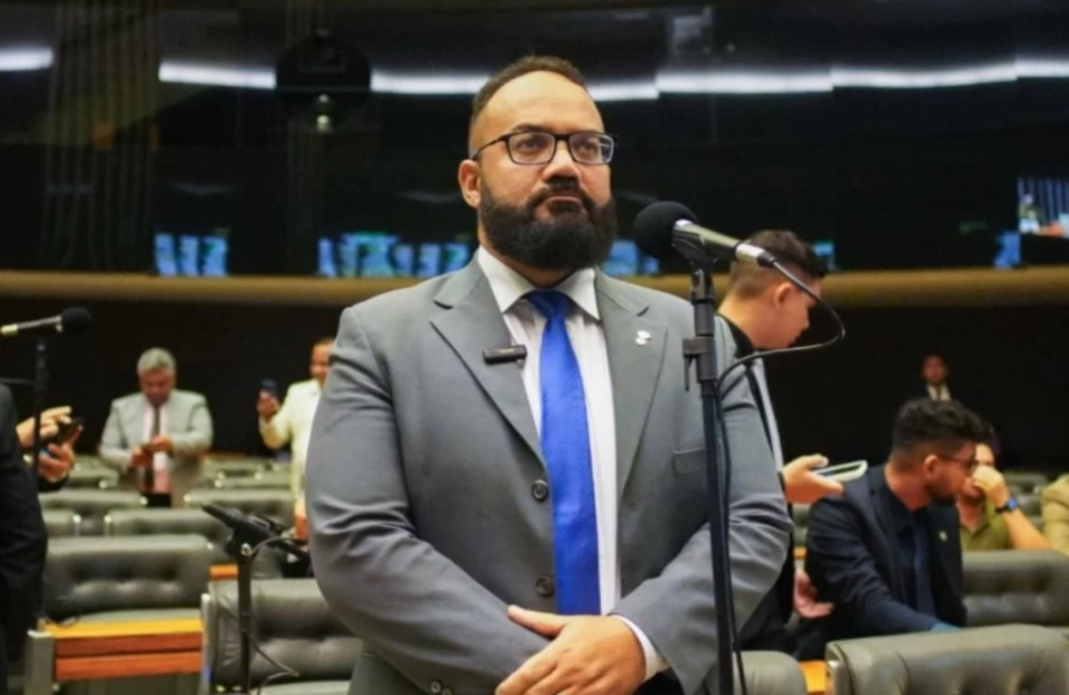 Deputado do PL entra com ação para suspender evento do MST em Salvador