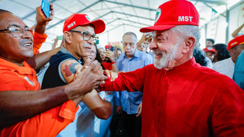 Salvador: Em encontro do MST, Lula diz que está pronto para “enfrentar fascistas”